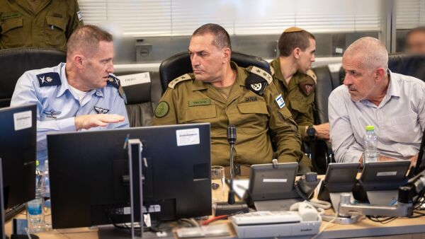 Israel med omfattende angrep mot Hamas