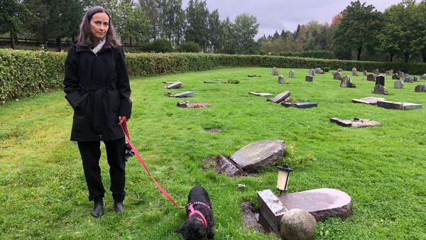 Steinen på graven til Marits far er blitt veltet to ganger