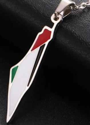 MAPS: "That the liberation project is ultimately about the annihilation of the world's only Jewish state, Israel, can be seen on numerous maps, printed on merch that can be found in many places - it is not kept secret." This pendant is sold in a number of online stores, and they are also available for sale in Norway.
 Foto: Screenshot