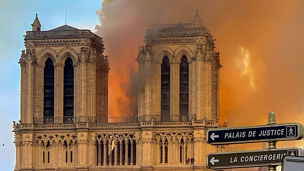 Eksplosiv økning etter Notre-Dame-brannen