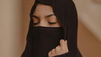 Vil forby nikab og fjerne bønnerom fra danske skoler