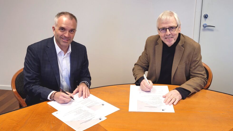 AVTALE: Samarbeidsavtalen mellom Bedehuskanalen og Kristen Media Norges produksjonsselskap ble signert denne uken.
 Foto: Bedehuskanalen