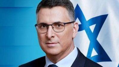 Israels utenriksminister fordømmer granatangrepet