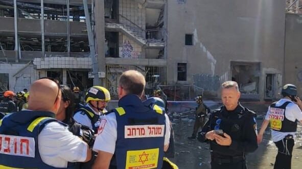 Missil traff boligblokk nord i Israel - 17 personer skadet
