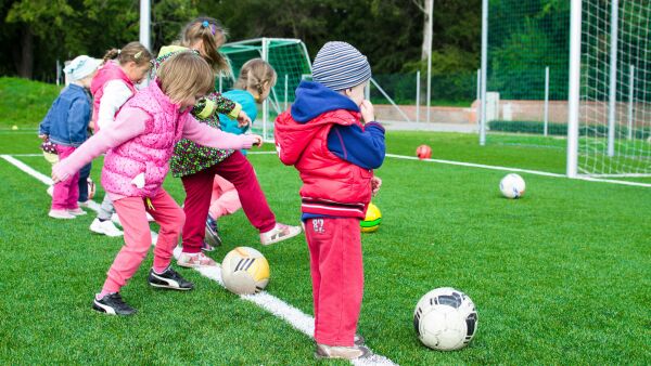 Søking til barnehagelærer kraftig ned – sykepleie og grunnskolelærer årets vinnere