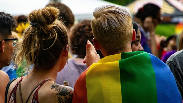 Advarer mot å delta i pride-parade