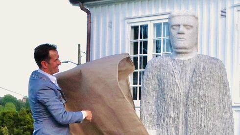 Avduket nytt Hans Nielsen Hauge-monument