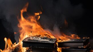 Brenning av koranen eller brenning av bibler