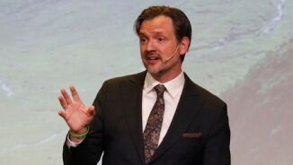 KrF-leder Ulstein skal ikke gå i pride-parade