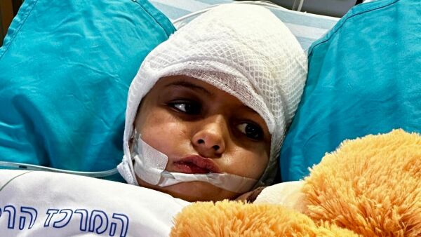 Amina (7) får endelig komme hjem fra sykehuset