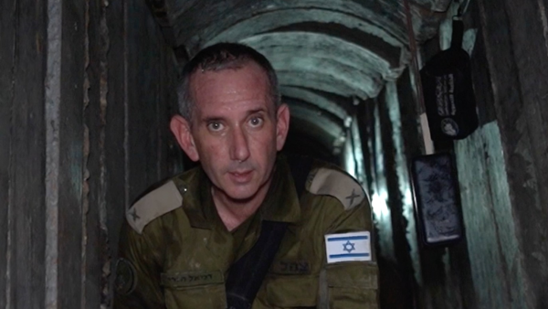 For første gang viser IDF fram terrortunnelen der seks gisler ble funnet henrettet