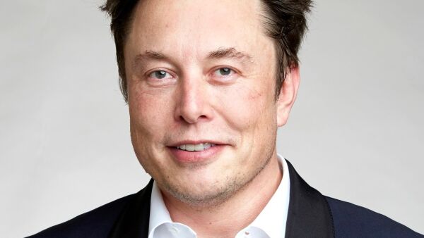 Musk utestenger Kanye West fra X etter antisemittiske uttalelser