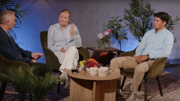 Dorthe og David opplever at ungdommer strømmer til bedehuset